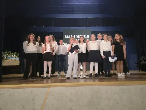 Gala Edukacji w Galewicach: 71 uczniów odebrało stypendia za wyniki w nauce i sporcie