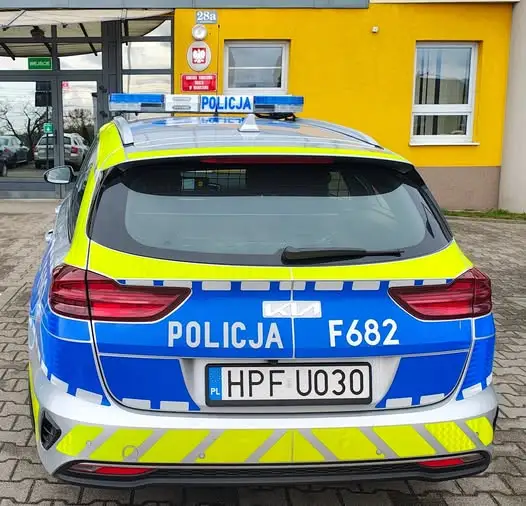 Wypadek w Wieruszowie: motocyklista ranny po zderzeniu z Volkswagenem