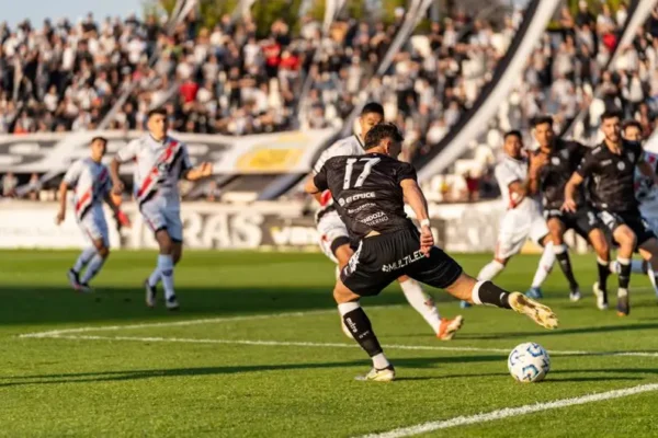 LKS Jaga Lututów remisuje z KKS Kurów 2:2 w emocjonującym meczu